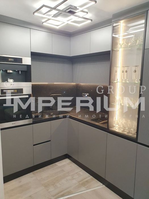 тристаен апартамент до Икономически университет, гр.Варна