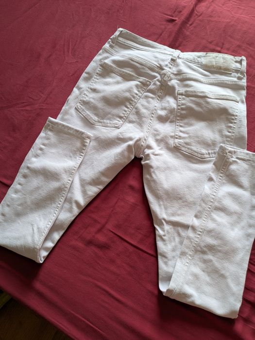 Blugi albi Bershka 31/s