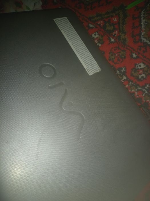 Ноутбук сотилади хама йери ишлиди