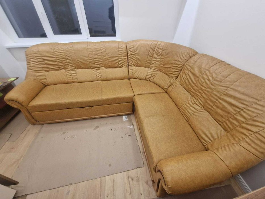Canapea tip coltar piele