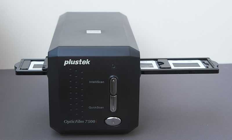 Професионален филмов скенер Plustek OpticFilm 7500i