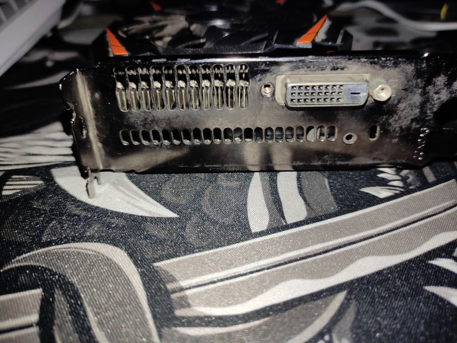 Продам видеокарту GIGABYTE RX 570 8GB