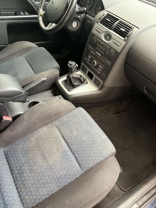 Vând Ford Mondeo