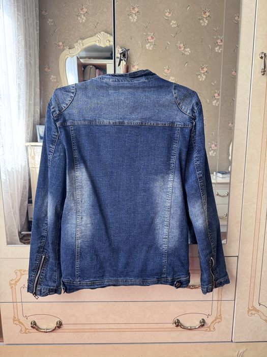 Мужское пальто, джинсовая куртка.