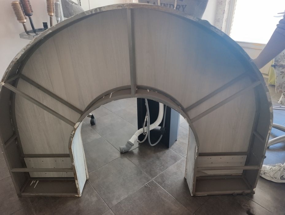 Подиум- дъговиден