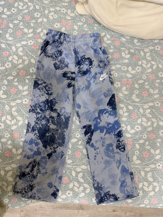 Продам спортивный костюм nike для девочки