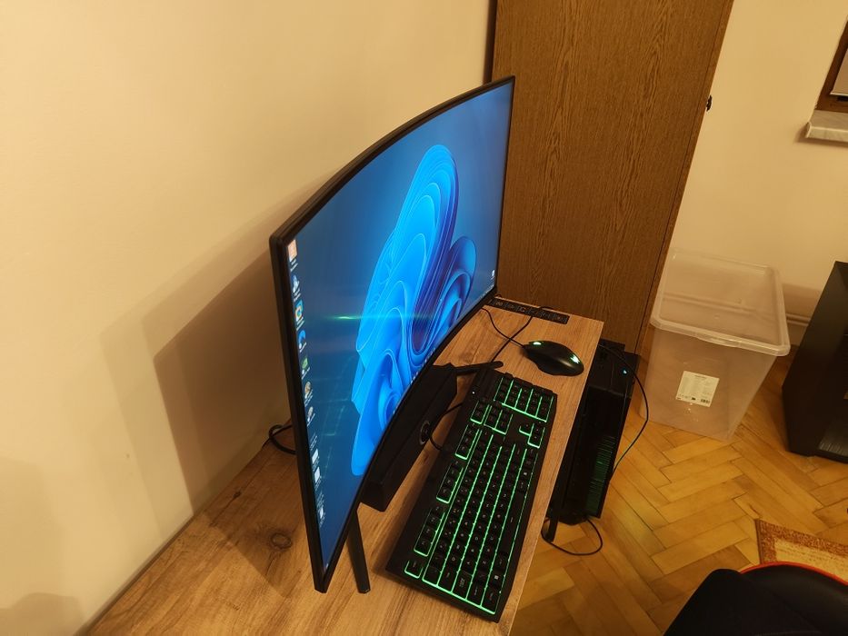 Monitor MSI 2K curbat 31.5