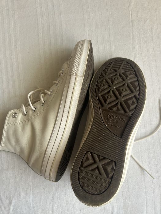 Converse alb de piele