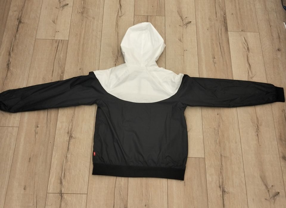 Geaca Nike alb-negru