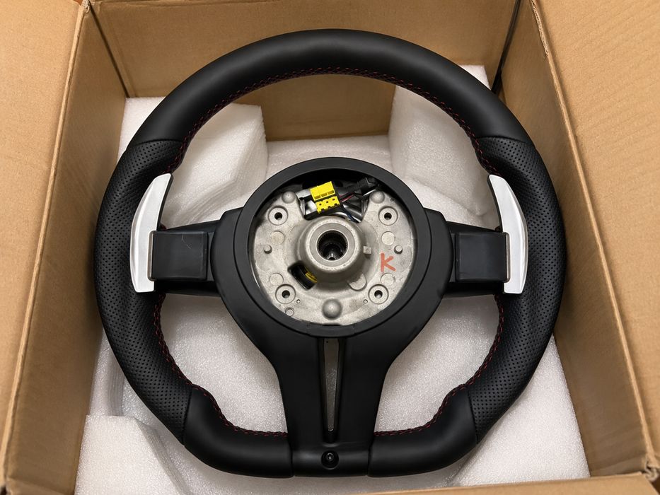Volan Custom BMW cu Padele | BMW E90 E91 E92 E93 F10 F11
