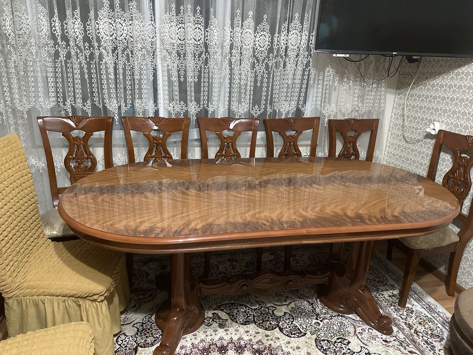 Камод,стол,стулья