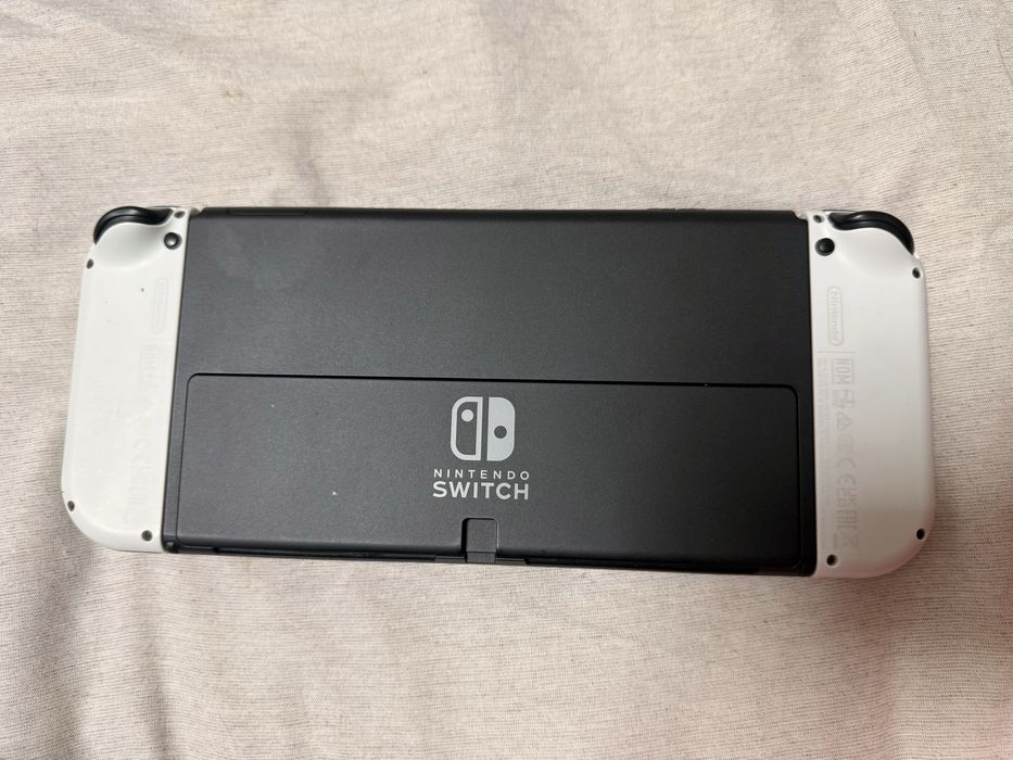 Nintendo Switch OLED с dock, аксесоари и игри