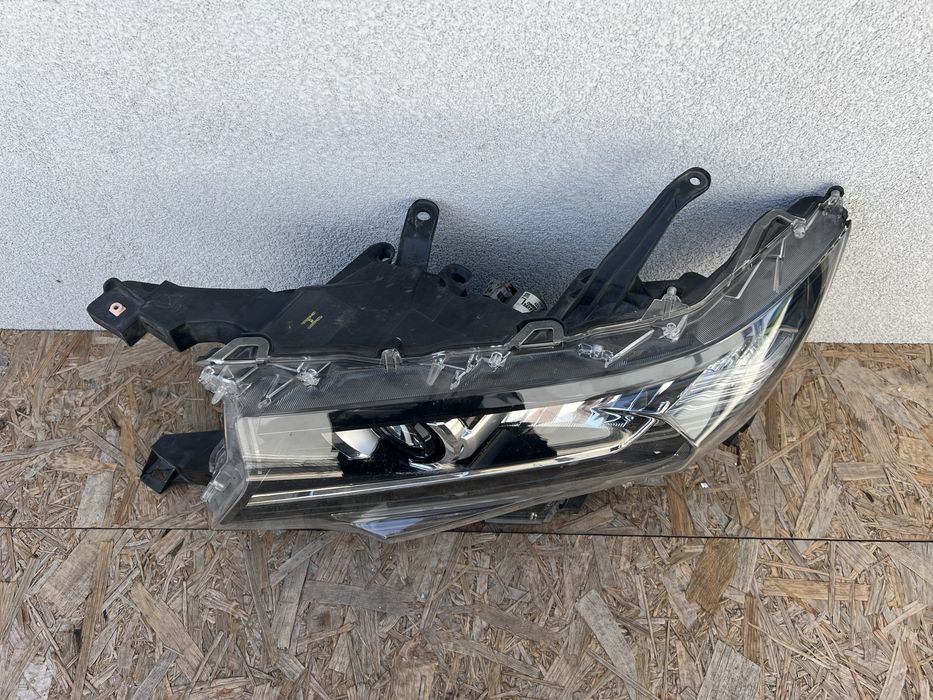 Far stanga Toyota Land Cruiser J150 Facelift LED Original Europa