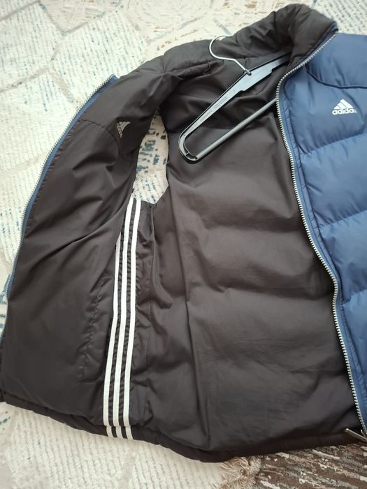 Адидас жилет  продаю