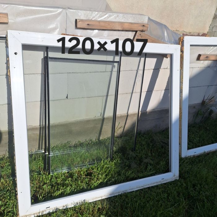 Vând termopane cu plase și uși de lemn!