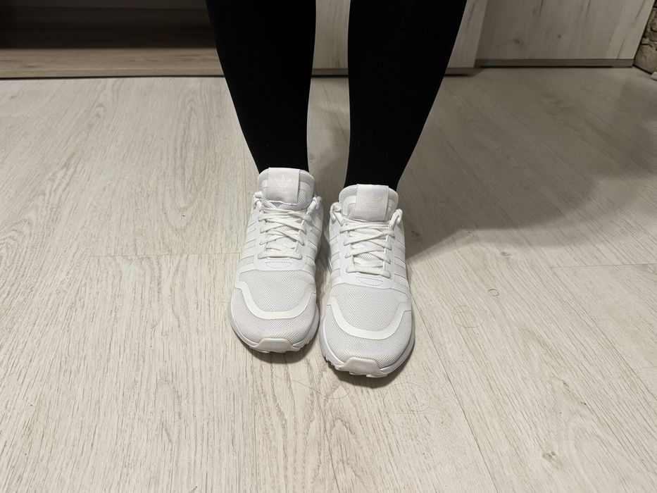 —-Adidas albi——-