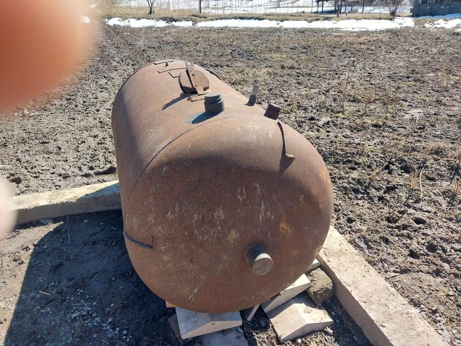 Продам ресивер объем 1 тонна 200л