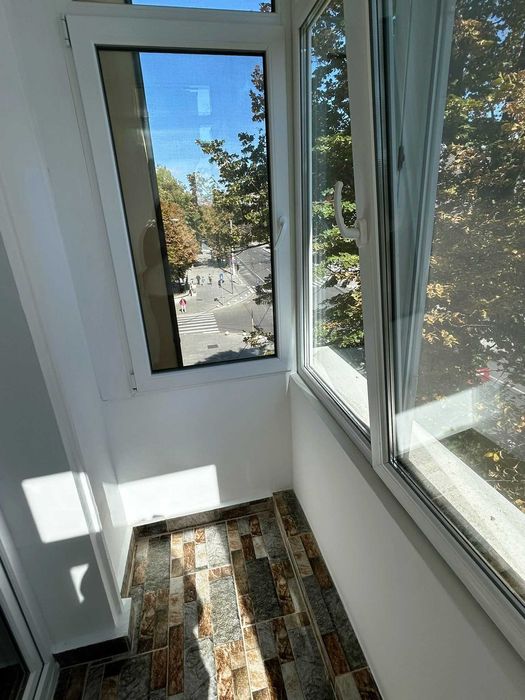 Închiriez apartament ultracentral, 3 camere, renovat / 84 mp