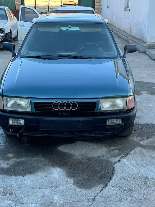 Audi 80.  1990г.в 2.0 гур