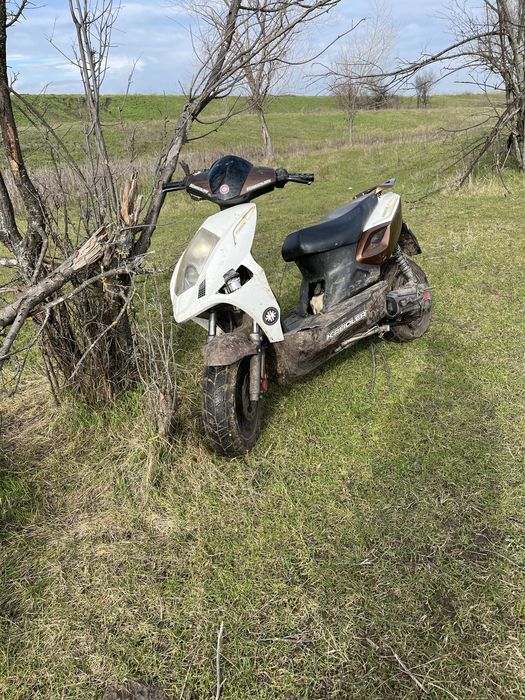 Продавам 2 скутера без документи