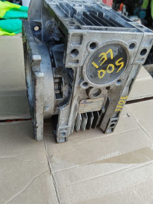 Reductor cu raport de 30 la 1 melcat