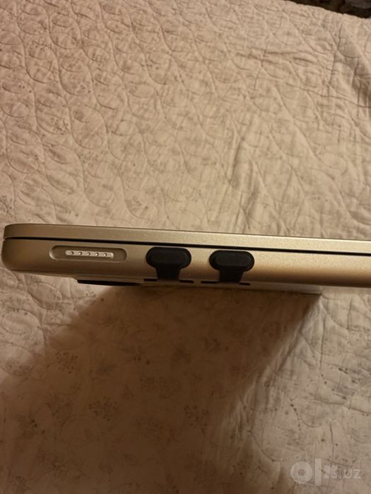 Macbook air m4 идеальное состояние цвет:starlight