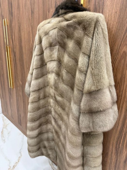 Продам норковую шубу.