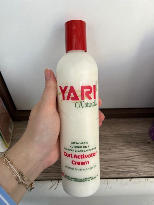 Cremă pentru activarea buclelor Yari