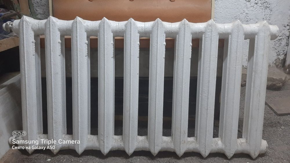 Батареи чугунные 10 секций.