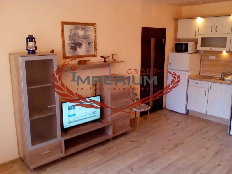 Двустаен обзаведен апартамент под наем в централната част на град Вар