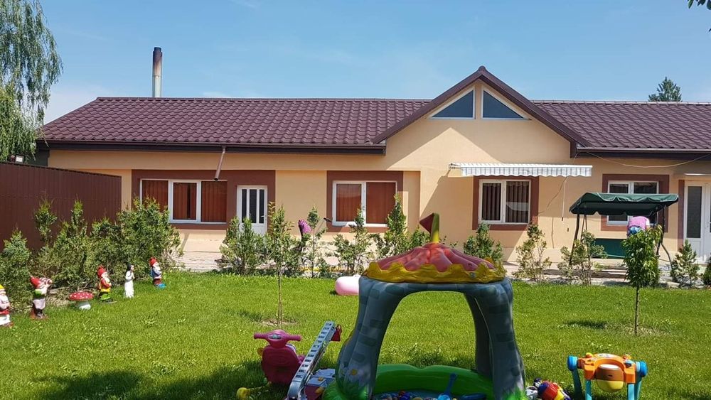 Vând proprietate în comuna Maicanesti