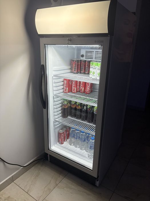 Хладилна витрина, неразличима от нова