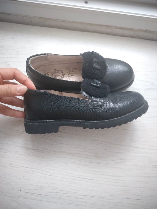 Продам туфли для девочки