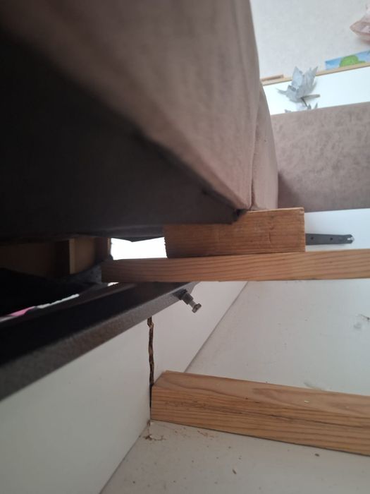 угловой диван коричневый