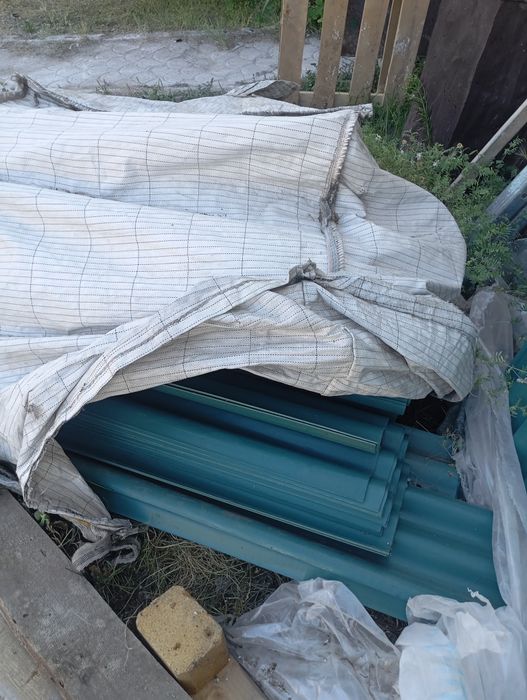 Продам пластмассовую кровлю и леса,