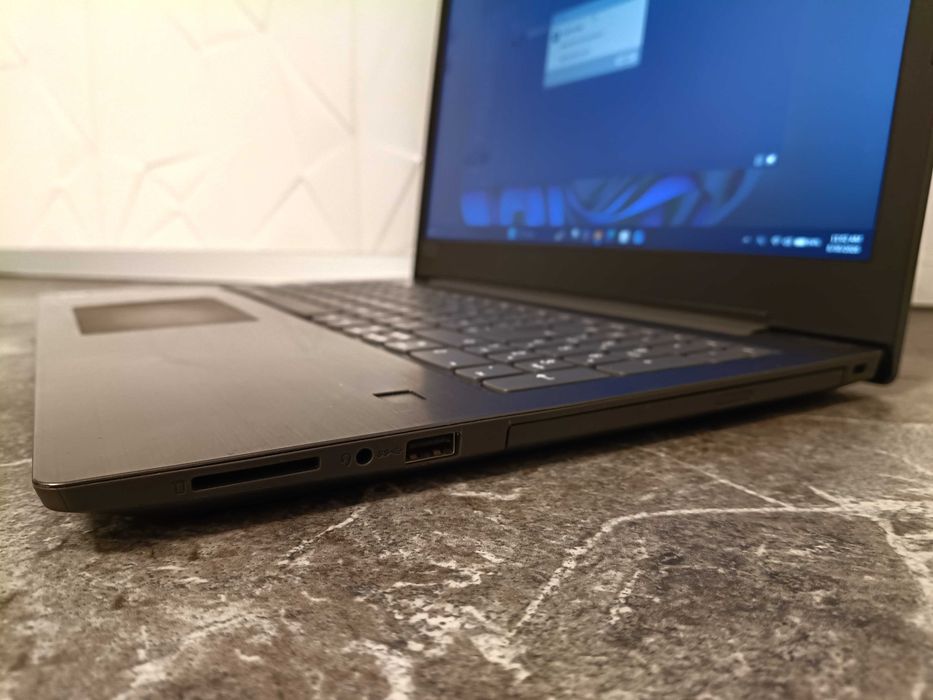 Laptop Lenovo V330-15IKB i3 Gen 8 / 8GB RAM / SSD 256GB / Win 11