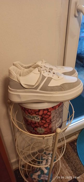 Продават се унисекс Спортни обувки