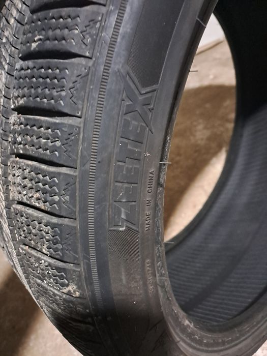 Vând anvelope de iarna M+S 235/40/18