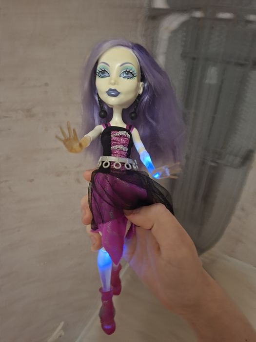 Продам спектру ghouls alive монстер Хай monster high
