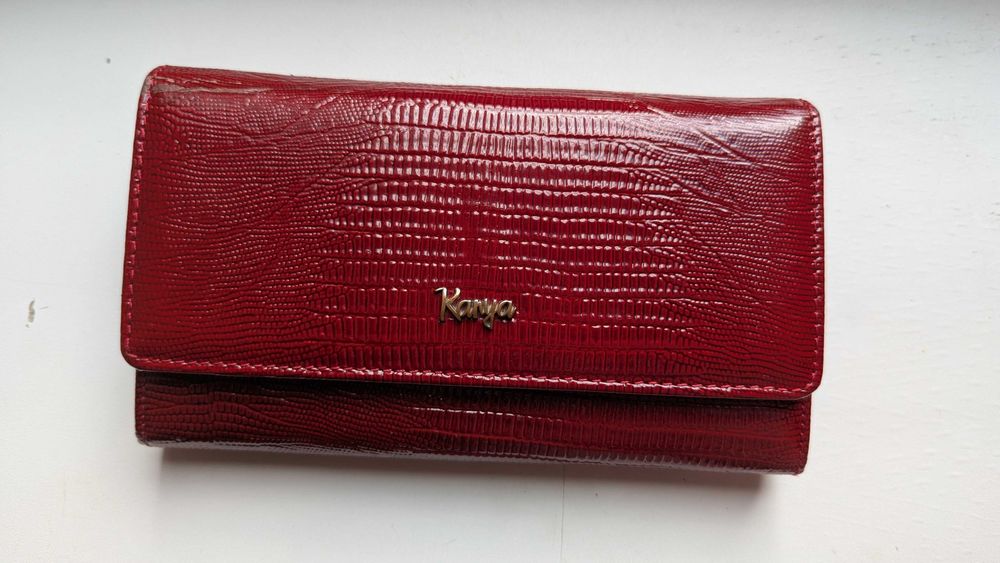 Продам кошелек Karya, красный