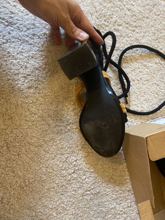 Sandale din piele intoarsa Zara