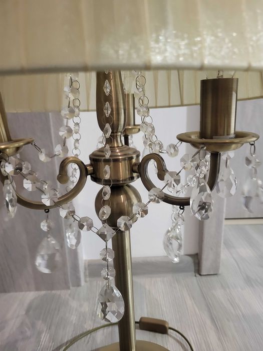 Lampă  de  masă