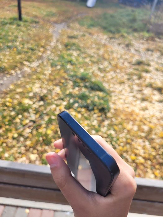 Продам iPhone 13