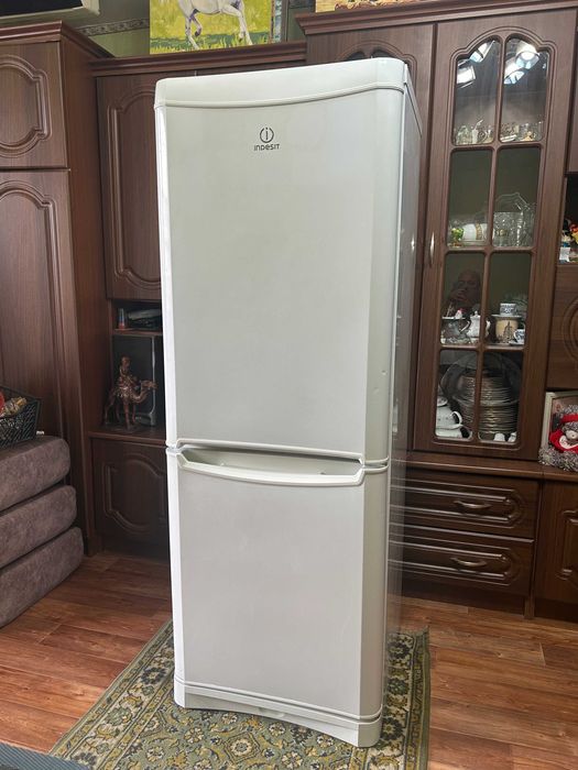 продам холодильник  INDESIT