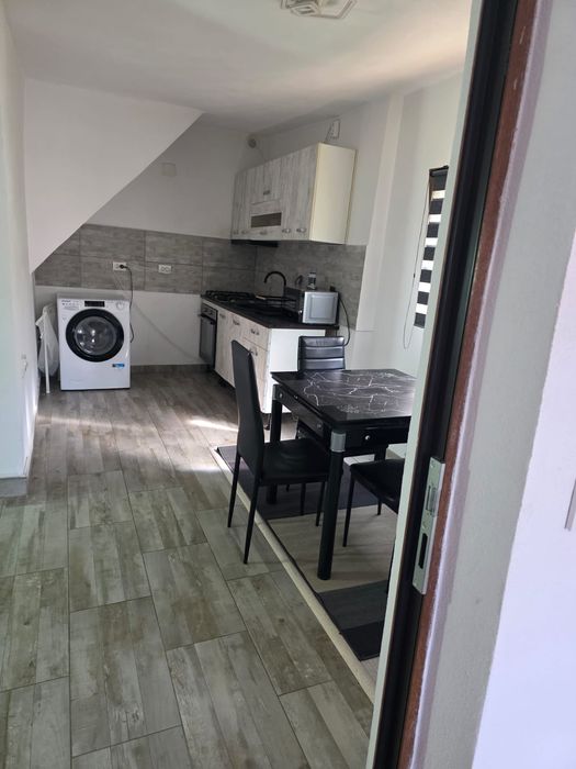 Inchiriez apartament
