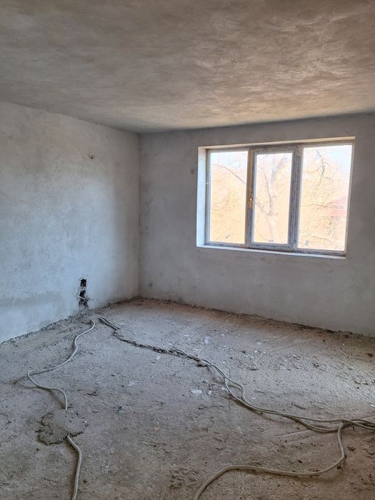 Casa parter + etaj la gri