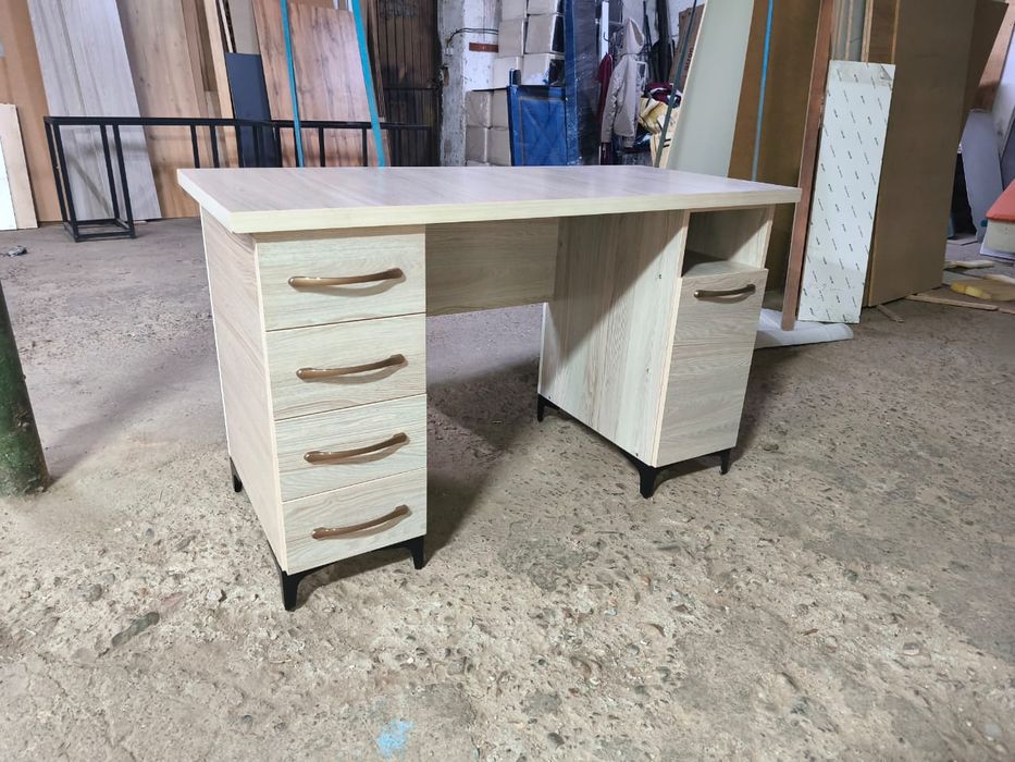 Стол компьютерный новый