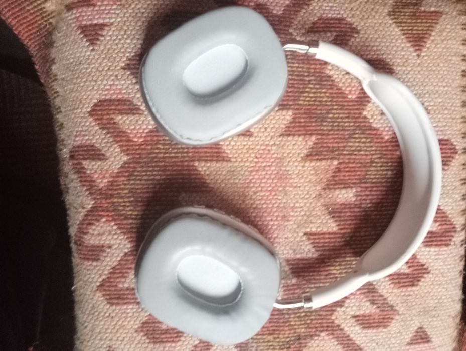 Продам наушники блютуз