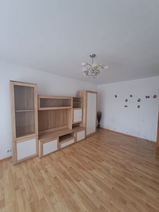 Inchiriez apartament cu 2 camere