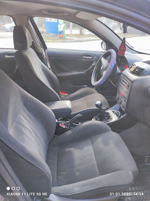 Продавам Alfa Romeo 147